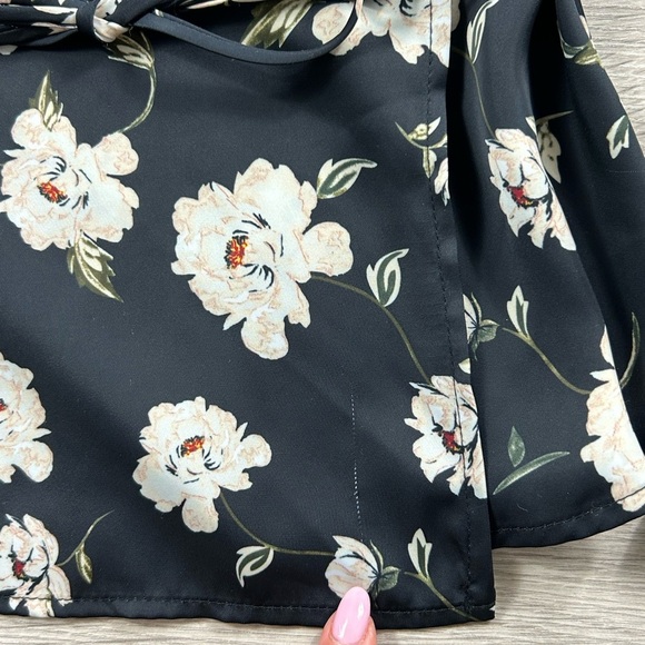 L'academie The Eliot Floral Wrap Blouse Top - Picture 10 of 13